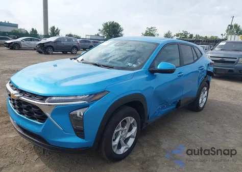 2025 Chevrolet Trax Fwd Ls z USA, uszkodzony, nr VIN KL77LFEP3SC165991